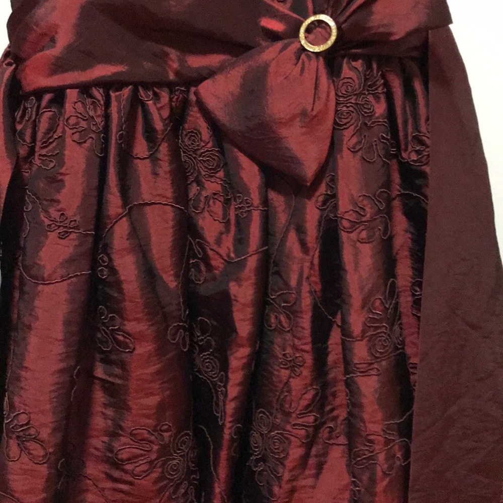 Dresses - Picture 3 of 4